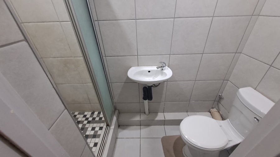 11 Bedroom Property for Sale in Brandwag Free State